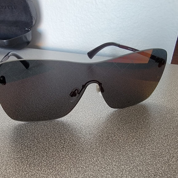 CHANEL BURGUNDY 4215 QUILTING RUNWAY SUNGLASSES main image 5